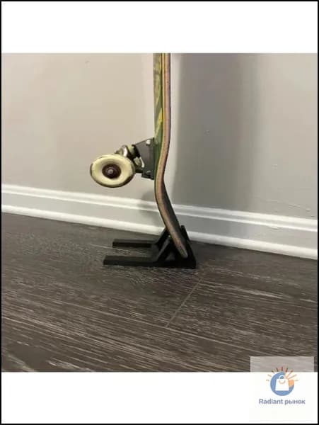 напольная подставка для скейтборда с 3d-печатью
