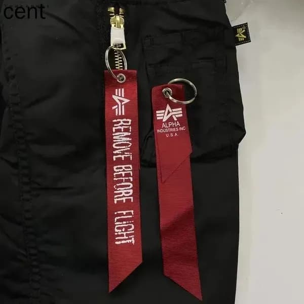 Брелок Remove Before Flight подарок мужчине на день рождения