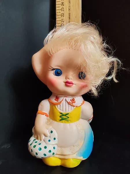 Винтажная резиновая игрушка с пищалкой Красная Шапочка СССР Высота 19 см