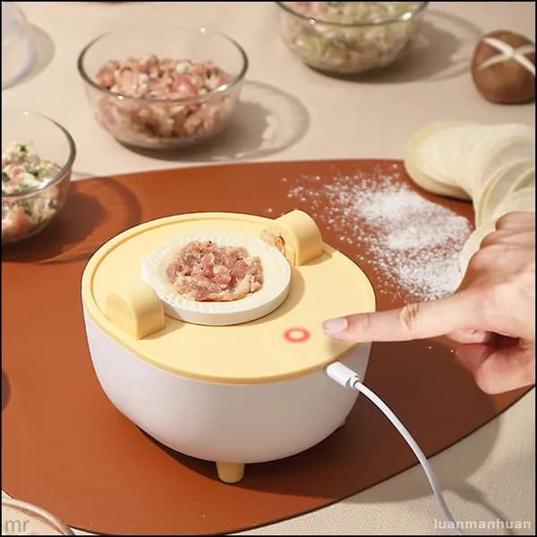 Многофункциональный бестселлер для кухни: электрическая машина с формами для экструзии лапши и пельменей, оснащенная пылезащитной крышкой, предназначена для домашнего хозяйства и ресторана