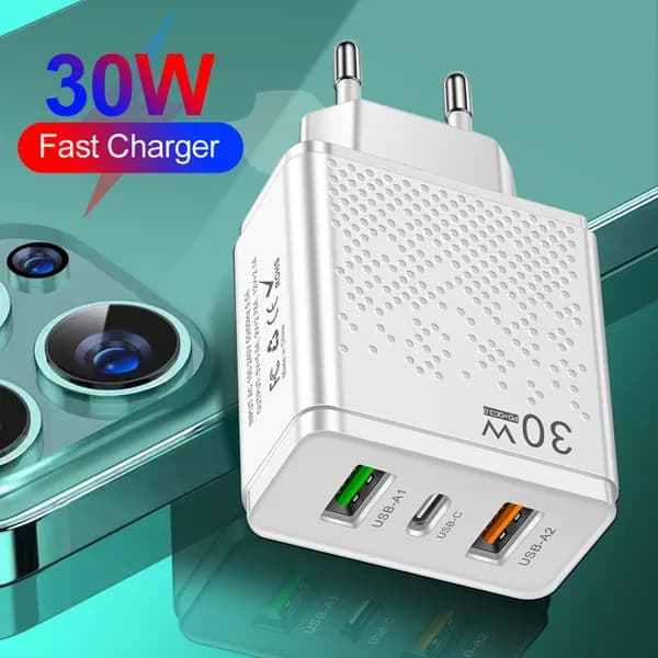 Светодиодный трёхпортовый зарядное устройство для смартфонов с двумя USB-A и одним PD Type-C 30 Вт, евростандарт