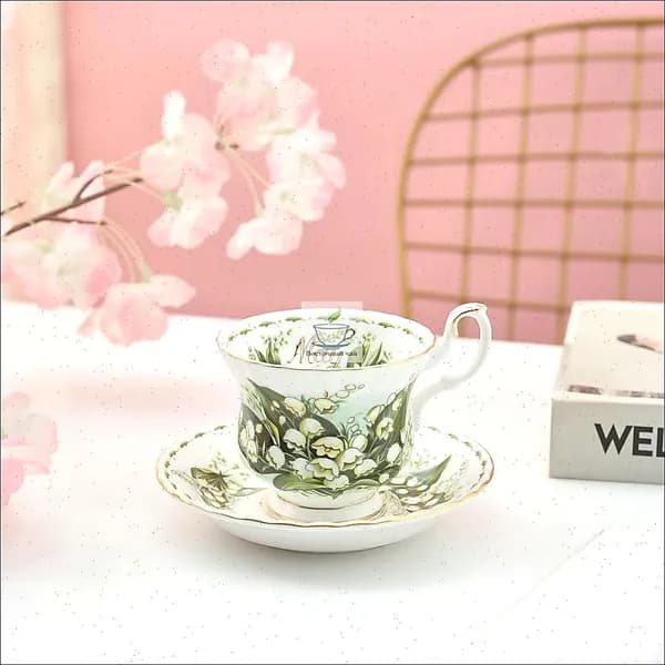 Чайная пара Royal Albert. Серия "Цветок месяца". Англия. Костяной фарфор. Клеймо 70-е гг. Сузуран в мае