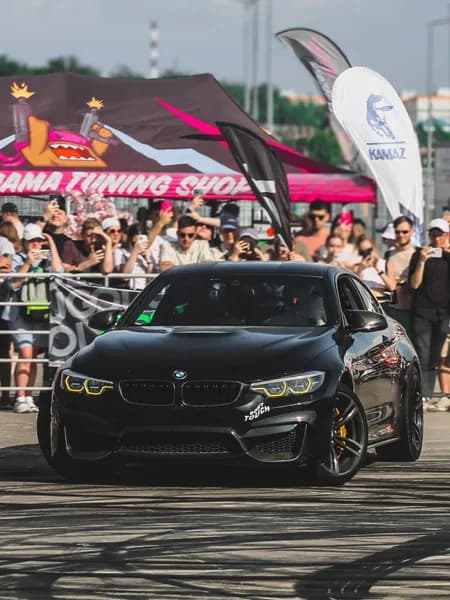 Наклейка Dont touch (Донт тач) для BMW белая