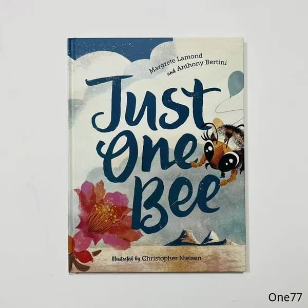 Just One Bee Margrete Lamond Книга на иностранном языке на английском языке
