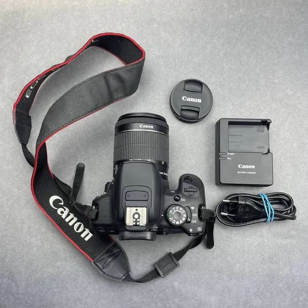 Зеркальный фотоаппарат Canon EOS 700D Kit 18-55mm STM, без коробки
