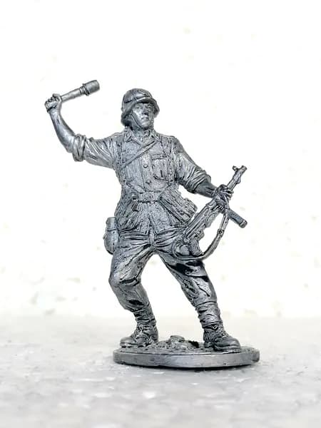 Вермахт (Германия), автоматчик с гранатой,1942-45 г., оловянный солдатик 54 мм