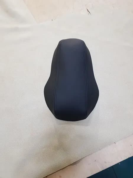 Чехол на подлокотник Honda Civic 5d красная строчка