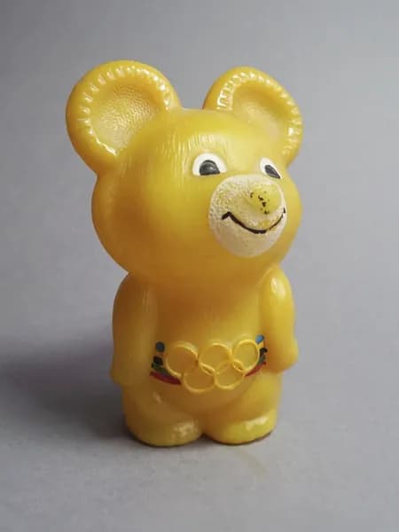 Винтажная игрушка "Олимпийский мишка". Пластмасса, СССР, 1979-1980 (Размер: 90х60х125)