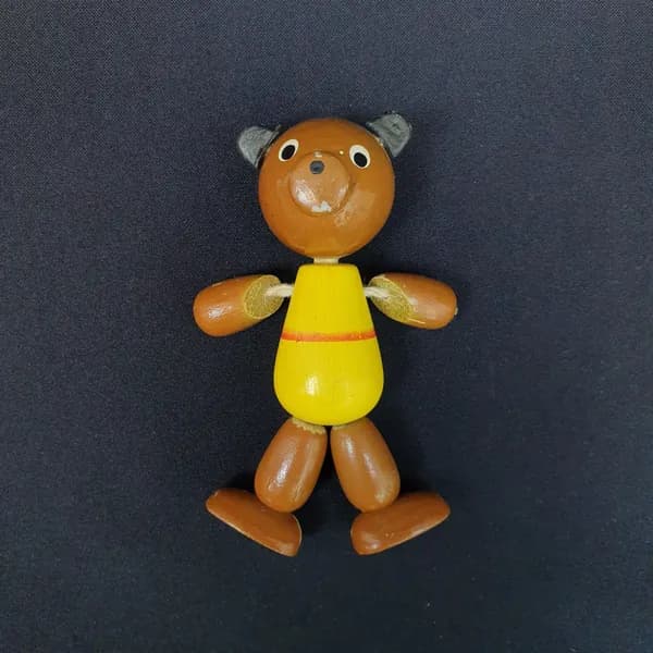Винтажная деревянная игрушка СССР. Медвежонок на шнуровом креплении для коллекции и декора