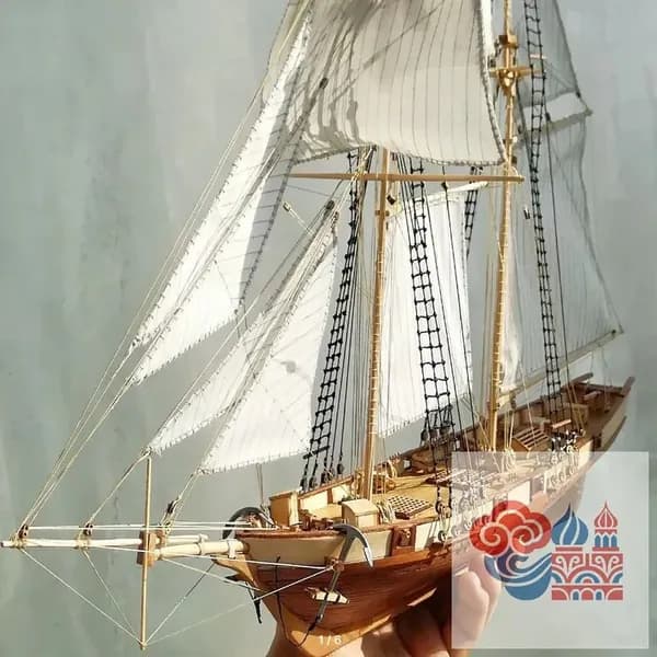 Деревянная собранная модель парусной лодки в эпоху мореплавания