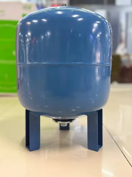 Расширительный бак для водоснабжения DE 33 Reflex на ножках