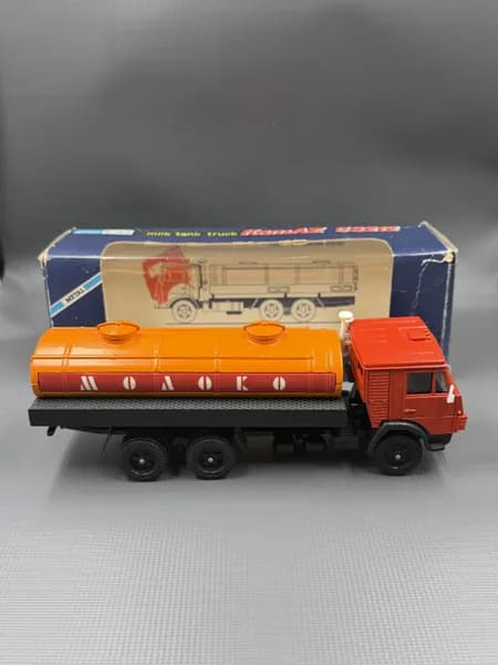 Модель Kamaz Камаз-53212 "Молоко Молоковоз" 1988 год, Арек СССР в коробке! Редкая!