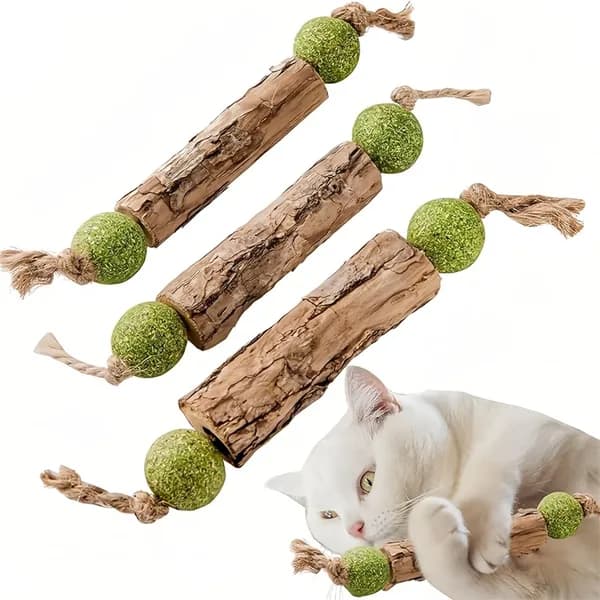 Кошка кусает мятный мячик с двойным узлом для домашних животных от скуки