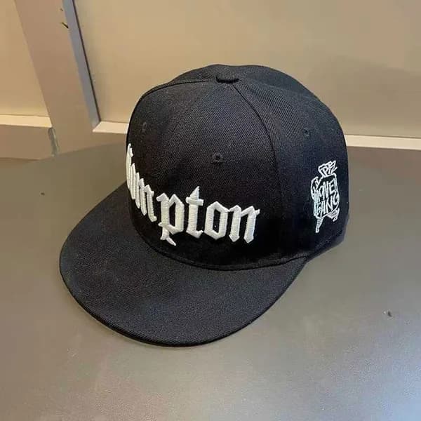 Кепка уличная регулируемая с вышивкой Compton, широкий козырек, хлопковая ткань, черная
