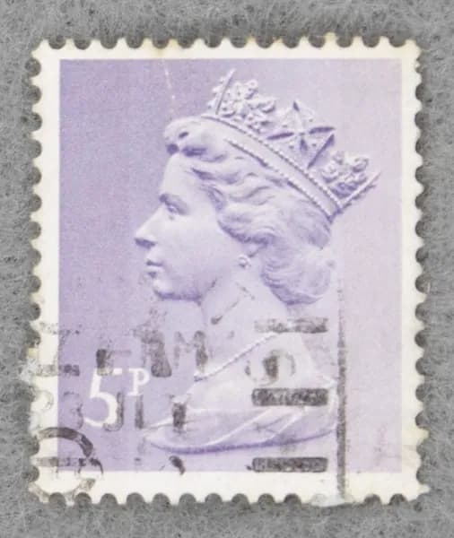 Почтовая марка "Queen Elizabeth II". Стандартный выпуск. Номинал 5 P. Great Britain. 1971 год. (Michel GB 569C)
