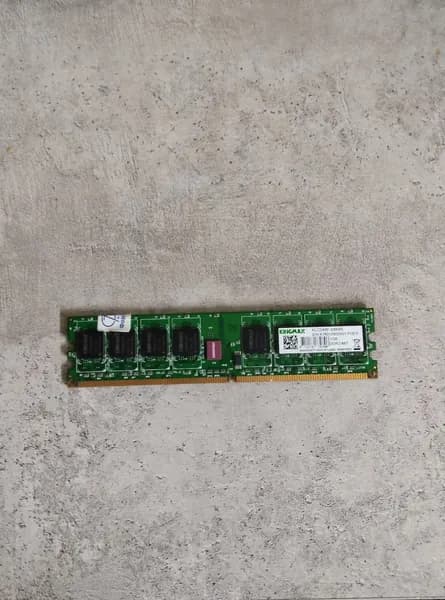 Оперативная память Оперативная память KINGMAX KLCD48F-A8KB5 1GB DDR2-667 DDR2, 1 x 1 ГБ (KLCD48F-A8KB5 1GB DDR2-667)