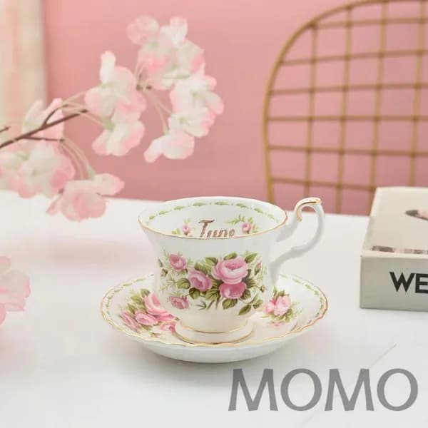 Чайная пара Royal Albert. Серия "Цветок месяца". Англия. Костяной фарфор. Клеймо 70-е гг. Сузуран в мае
