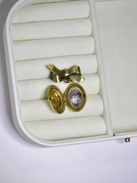 Винтажная маленькая брошь VTG медальон, локет "Брошь с секретом", латунь, сердце