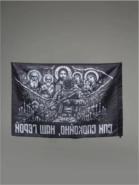 Знамя Героя100-70 Фотозона на фоне баннера