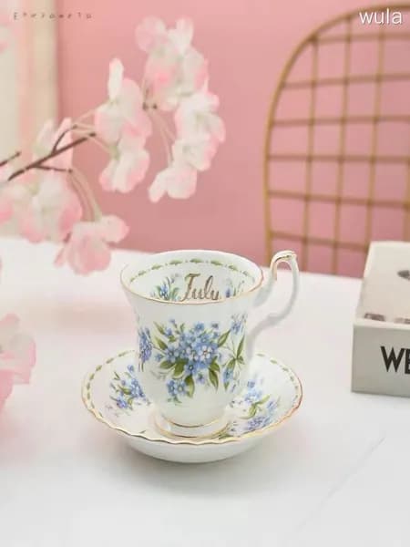 Чайная пара Royal Albert. Серия "Цветок месяца". Англия. Костяной фарфор. Клеймо 70-е гг. Сузуран в мае