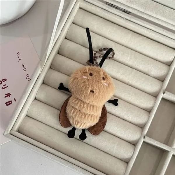 Этот забавный плюшевый брелок в виде таракана игривая игрушка, которую можно прикрепить к сумкам, ключам и рюкзакам по-настоящему креативный подарок.