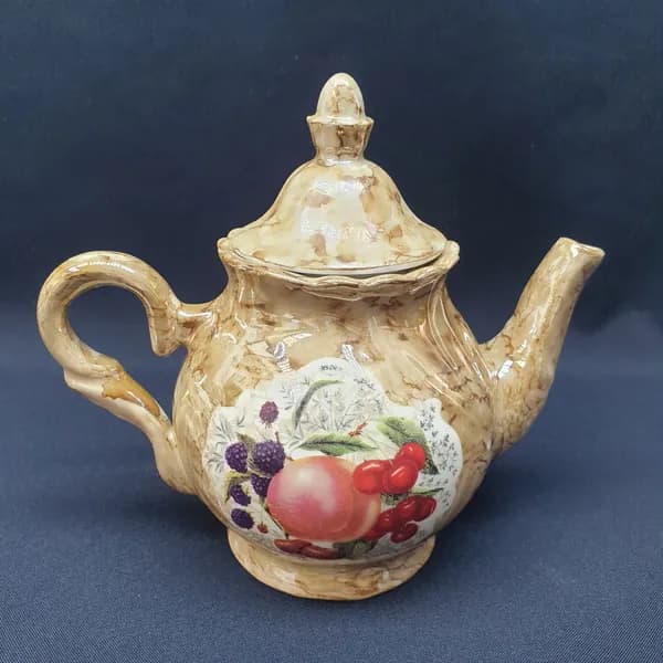 Чайник винтажный, СССР. Керамический, с крышкой, с декором фруктов и мраморной глазурью