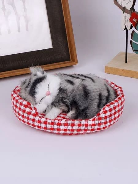 Плюшевый игрушечный котенок