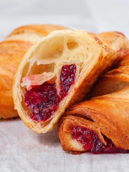 Круассаны с Малиновой Начинкой для Выпекания, 30 х 95 г (на сливочном масле) Замороженные Чизкейк ру