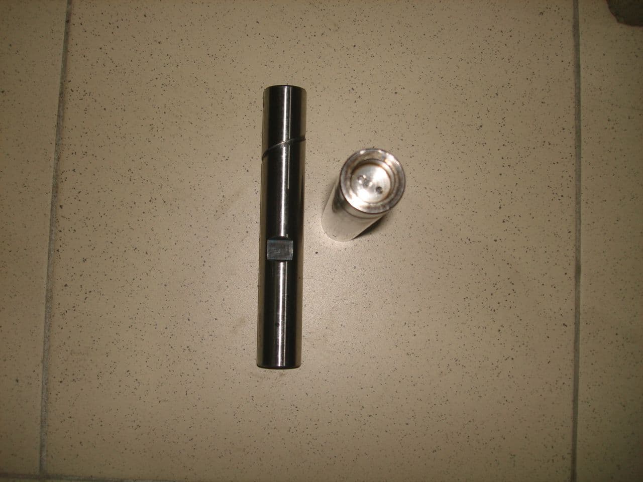 Ось 202х32 ступицы TCM FD20-35T3 под датчик