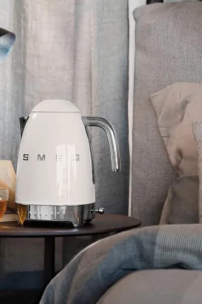 Smeg KLF04CREU Чайник крем