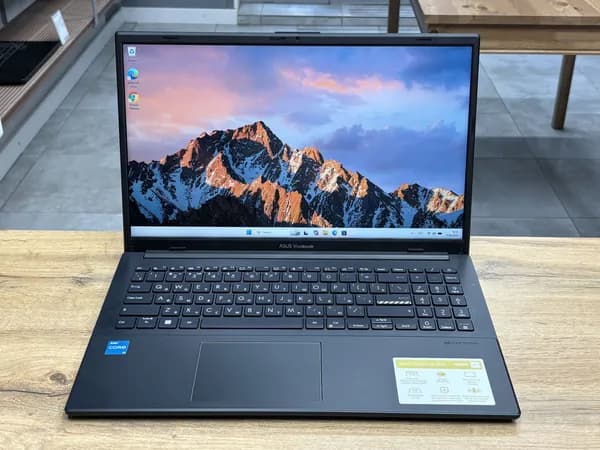 ASUS Игровой ноутбук 15.6", Intel Core i3-N305, RAM 8 ГБ, SSD 256 ГБ, Intel UHD Graphics, Русская раскладка