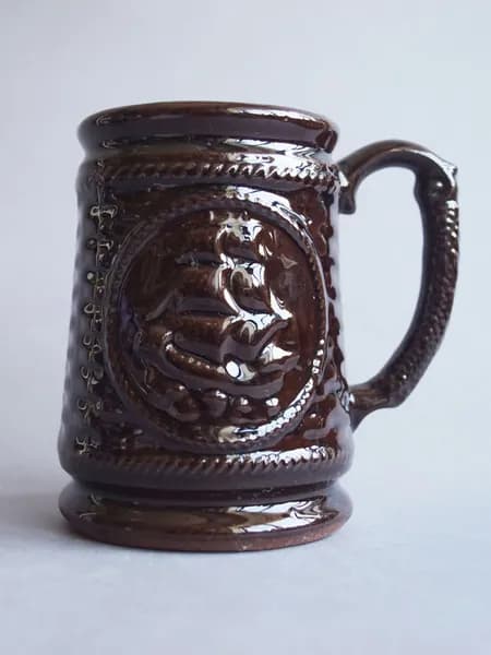 Винтажная пивная кружка "Парусник". Черный. Керамика, 1990-2000 (Объем: 550 мл)