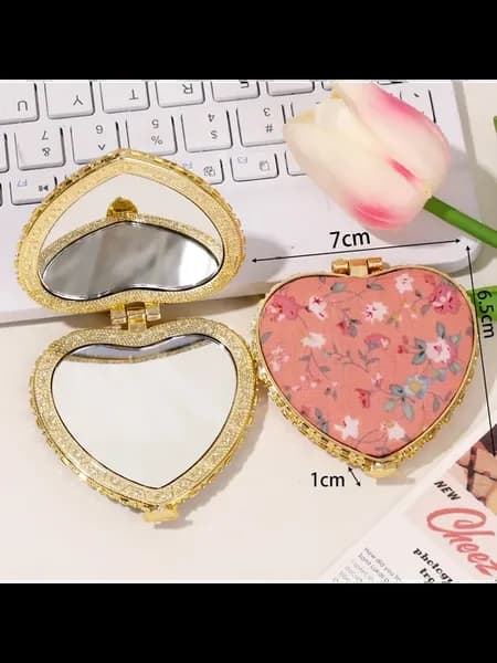 Складное зеркало в форме сердца