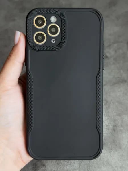 Чехол на iPhone 11 Pro черный с нескользящими боками