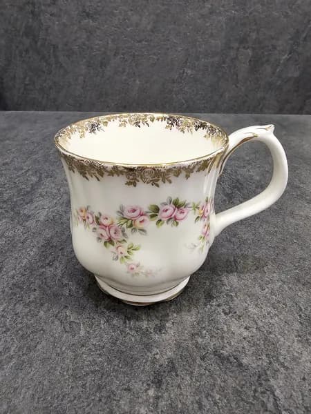 Бокал, кружка Royal albert "Dimity rose". Костяной фарфор. Англия. Клеймо 1969-2001г.