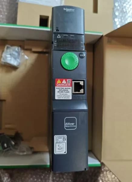 Schneider Electric ATV320U02M2B - Altivar 320 Частотный преобразователь книжное исполнение 0.18 КВТ 240В 1Ф