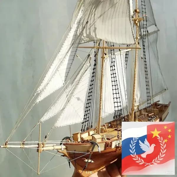 Деревянная собранная модель парусной лодки в эпоху мореплавания