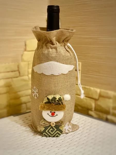 Украшение новогоднее для бутылки / Чехол для вина бежевый-снеговик MarAlex