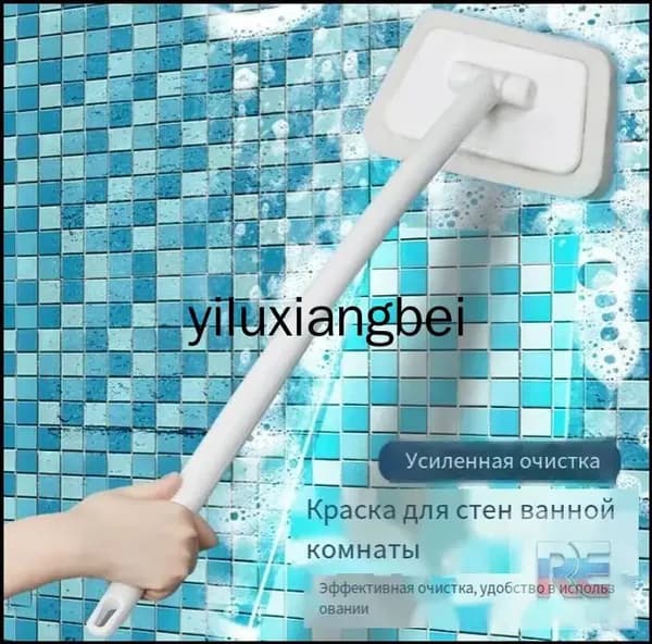 Качественная щетка для бассейна с длинной рукояткой и тремя сменными насадками, используемая для очистки