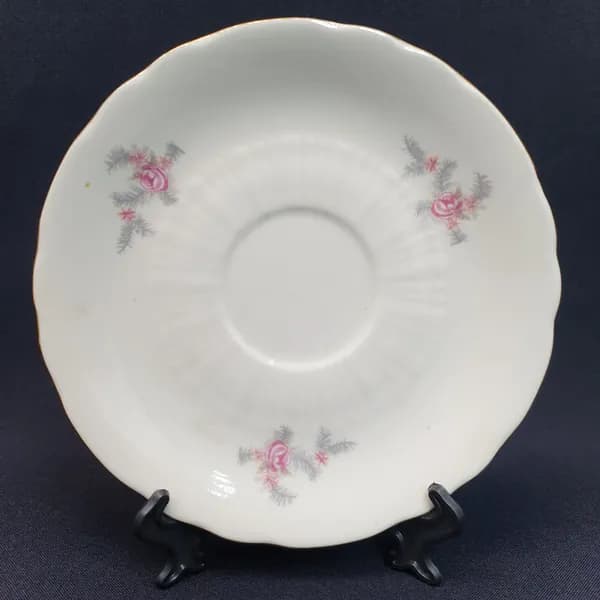 Тарелка фарфоровая винтажная, Made in Poland. Роспись цветами.