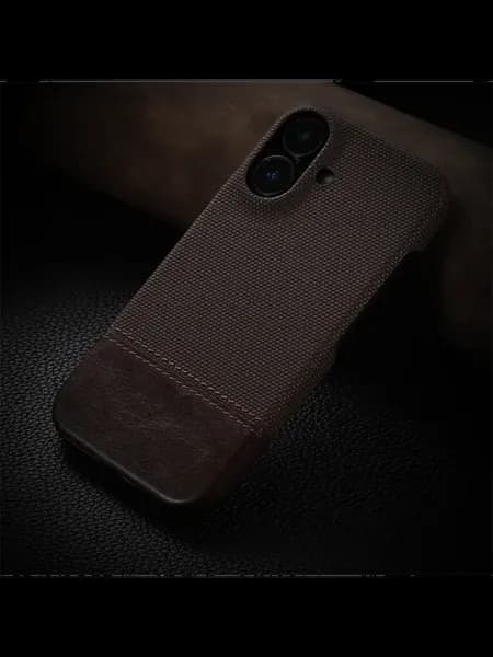 Черный чехол для iPhone 16 из нейлона