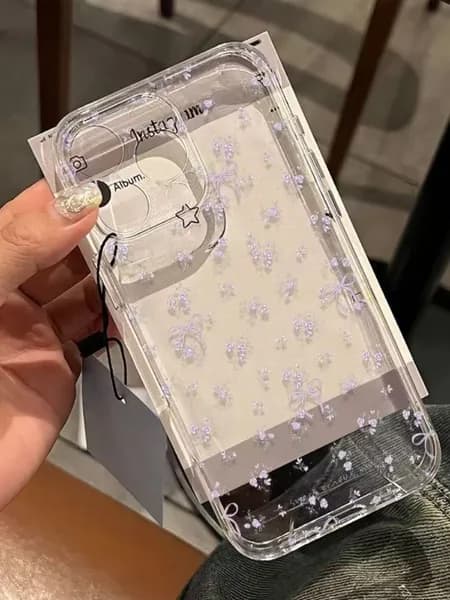 с цветочками на Айфон 15/Apple iPhone 15, Маленькие фиолетовые цветы, фиолетовый