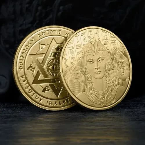 Сувенирная монета Египетское солнце золотая 1 шт, коллекционная металлическая монета Клеопатра и Пирамиды