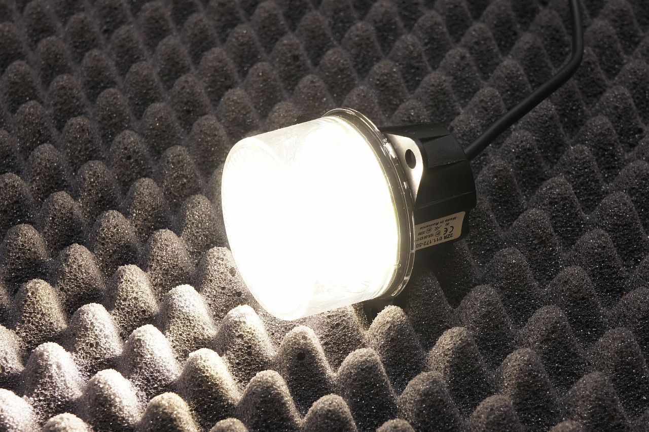 Фара заднего хода LED 24V Hella 2ZR011172507