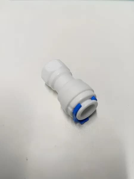 Фитинг прямой для фильтра воды (трубка 3/8"- внутренняя резьба 1/4") из пищевого пластика