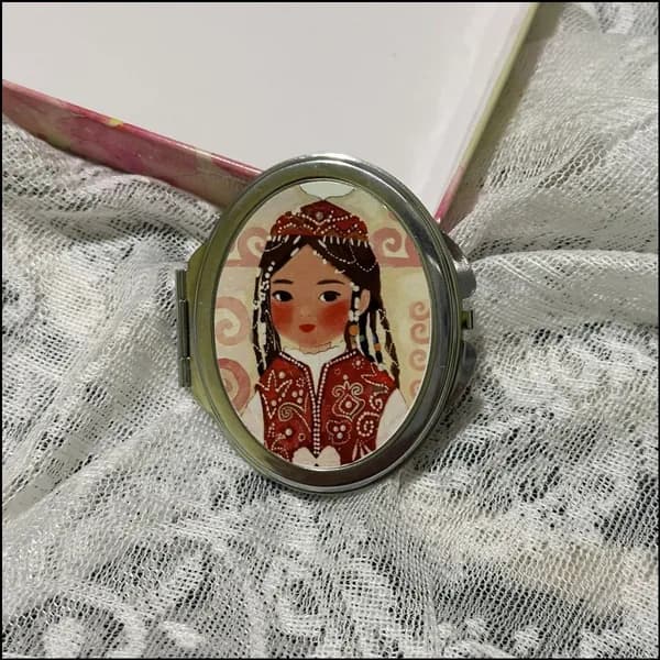 Зеркало для макияжа с подставкой, косметическое настольное, с казахским национальным орнаментом и принтом, стильный дизайн, подарок из Казахстана