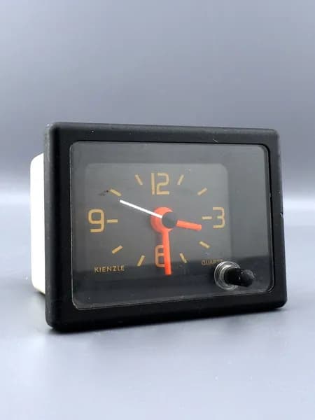 Часы автомобильные Kienzle для Рено R19 1988-1992 гг