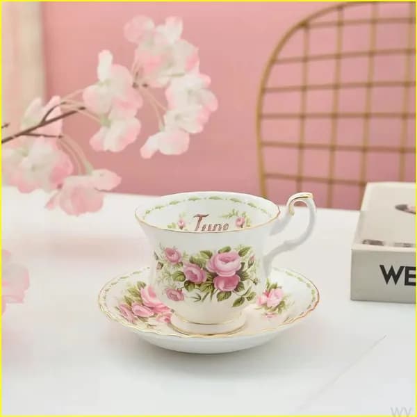 Костяной фарфоровый сервиз для чаепития премиум, Royal Albert, с изображением майского сузурана, выпущенный в Англии в 1970х годах.