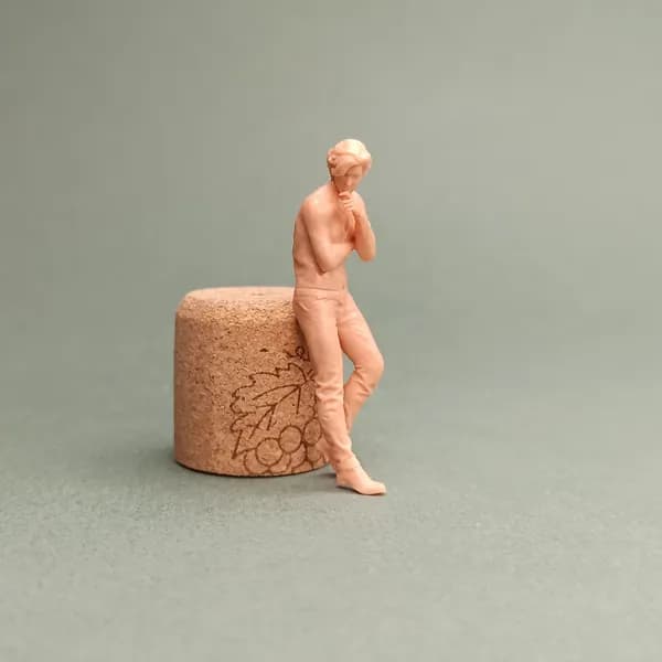Мужчина на заправке. Фигурка в масштабе 1:43.