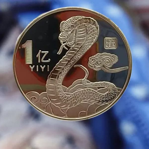 Сувенирная монета Королевская кобра змея символ 2025 года